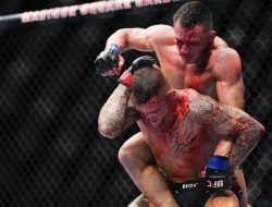 FOTO: Duel Penuh Darah Poirier vs Chandler di UFC 281