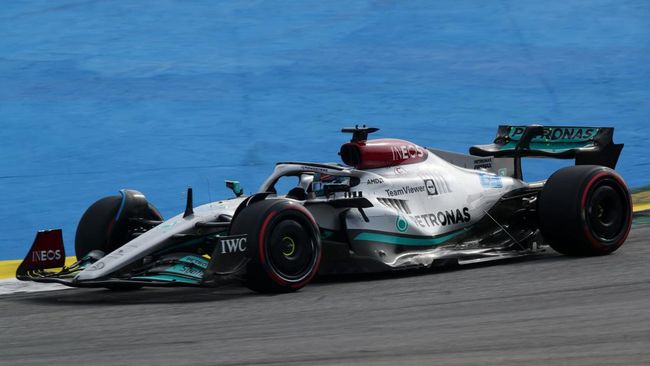 Pembalap Mercedes George Russell jadi pemenangan Formula 1 (F1) GP Brasil 2022 di Sirkuit Interlagos, Senin (14/11) dini hari WIB.