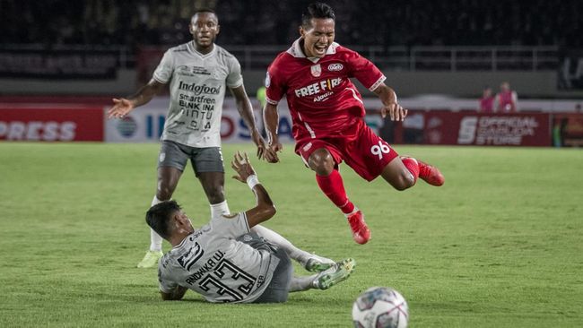Komisaris Utama PT Liga Indonesia Baru (LIB) Juni A Rahman mengatakan Liga 1 2022/2023 akan tetap bergulir selama Piala AFF 2022 berlangsung.