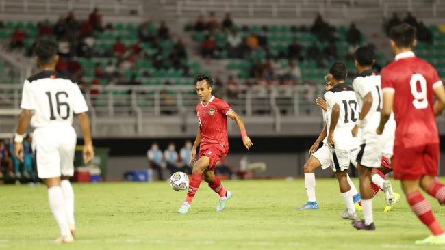 Robi Darwis kembali jadi sorotan berkat penampilan di Timnas Indonesia U-20 saat melawan Moldova dalam pertandingan uji coba di Turki, Selasa (1/11).