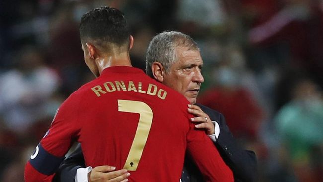 Pelatih Portugal Fernando Santos memberikan jawaban terkait kabar harus terus memainkan Cristiano Ronaldo jelang Piala Dunia 2022.