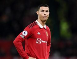 Poster Ronaldo ‘Dibuang’ dari Old Trafford, Sinyal Diusir dari MU?