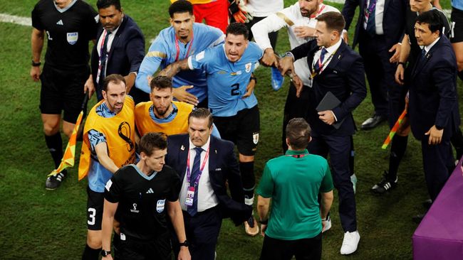 Sebanyak empat pemain timnas Uruguay terancam sanksi skorsing 10-15 pertandingan untuk klub dan negara menyusul aksi brutal di Piala Dunia 2022.