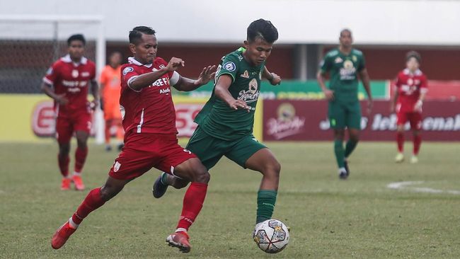 Persebaya Surabaya berhasil mengalahkan Dewa United dengan skor 2-1 dalam laga Liga 1, Sabtu (24/12).