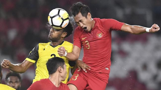 Pelatih Timnas Indonesia, Shin Tae Yong sempat menggoda Hansamu Yama soal kegagalan bek Skuad Garuda tersebut memaksimalkan peluang emas mencetak gol.