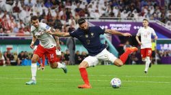Timnas Prancis unggul 1-0 atas Polandia pada babak pertama babak 16 besar Piala Dunia 2022 di Stadion Al Thumama, Doha, Minggu (4/12).