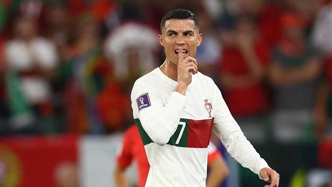 Cristiano Ronaldo duduk di bangku cadangan dalam laga Portugal vs Swiss pada babak 16 besar Piala Dunia 2022.