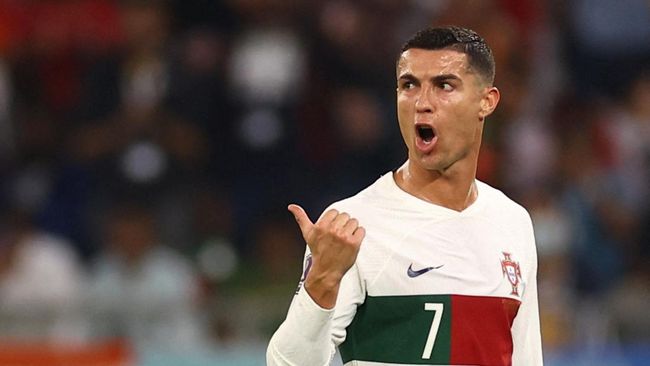 Cristiano Ronaldo dilaporkan akan menjalani tes medis bersama klub kaya Arab Saudi Al Nassr guna mendapatkan kontrak mewah Rp3,2 triliun per tahun.