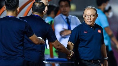 Park Hang Seo mengatakan hasil Indonesia dan Thailand di laga terakhir Grup A akan mempengaruhi taktik yang dipakai Vietnam menghadapi Myanmar di Piala AFF.