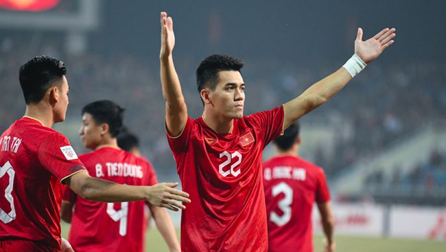 Persaingan top skor Piala AFF 2022 makin ketat usai striker Vietnam Nguyen Tien Linh mencetak dua gol ke gawang Timnas Indonesia, Senin (9/1).