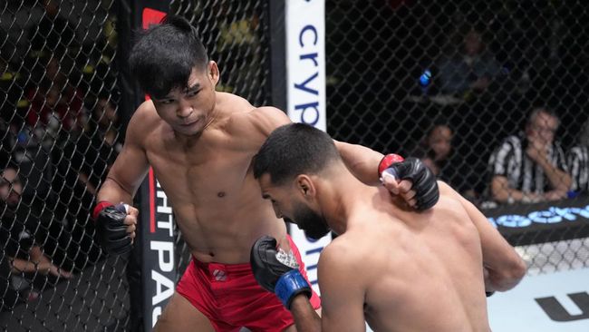 Petarung MMA asal Indonesia, Jeka Saragih respons hujatan netizen usai kalah dari Anshul Jubli di final Road to UFC.