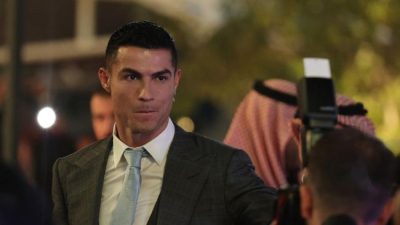 Cristiano Ronaldo sukses menjual pesawat pribadi yang bernilai 20 juta euro atau setara Rp325 miliar dan berencana membeli pesawat yang lebih besar.