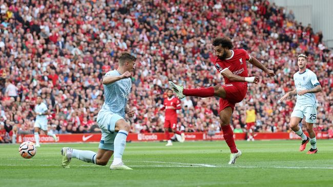 Liverpool yang bermain dengan 10 pemain sukses mengalahkan AFC Bournemouth 3-1 pada pekan kedua Liga Inggris, Sabtu (19/8).