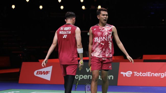 Fajar Alfian/Muhammad Rian Ardianto kalah di babak 32 besar Kejuaraan Dunia Badminton 2023. Mereka mengaku tak bisa tampil di level permainan yang diinginkan.
