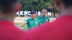 Asisten pelatih Timnas Indonesia Nova Arianto mengkritik pemain timnas yang sering cari nyaman dan tak mau lari ketika bermain di klub.