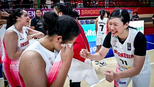 Timnas Basket Putri Indonesia sukses mencetak sejarah promosi ke Divisi A usai merebut gelar juara FIBA Women