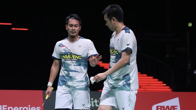 Mohammad Ahsan/Hendra Setiawan lolos ke semifinal Hong Kong Open 2023 setelah tampil impresif dengan mengalahkan Keiichiro Matsui/Yoshinori Takeuchi.
