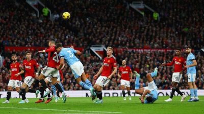 Klasemen Liga Inggris mengalami perubahan setelah Manchester City sukses memecundangi Manchester United 3-0, Minggu (29/10).