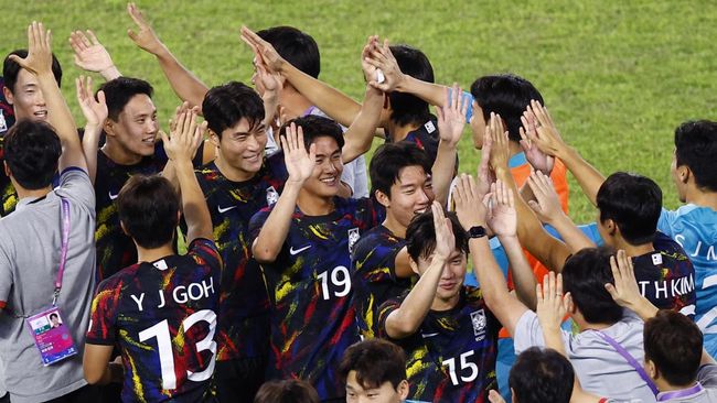 Semifinal sepak bola Asian Games 2023 tuntas digelar, Rabu (4/10). Korea Selatan vs Jepang berhak melaju ke final.