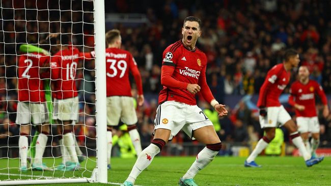 Manchester United raih kemenangan dramatis di Liga Champions hingga Cristiano Ronaldo cetak gol indah di Al Nassr mewarnai Top 3 Sports edisi kali ini.