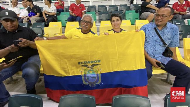 Ramiro Padilla dan istrinya, Lola Escalante, adalah salah satu pasangan suporter Ekuador yang hadir langsung di Indonesia untuk menyaksikan Piala Dunia U-17.