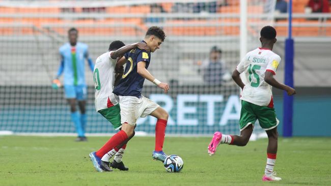 Waktu tambahan pertandingan Prancis vs Burkina Faso pada Piala Dunia U-17 2023 di JIS jadi salah satu yang paling lama, selain Indonesia vs Ekuador.