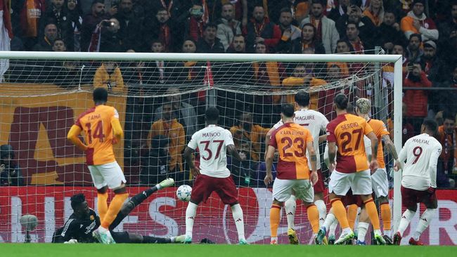 Manchester United bermain imbang 3-3 melawan Galatasaray yang diwarnai dua eror Andre Onana pada matchday kelima grup A Liga Champions.