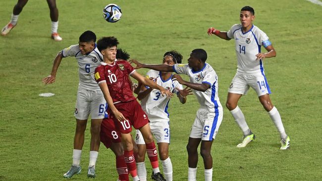 Bima Sakti membeberkan pemain Timnas Indonesia U-17 sempat murung dan jatuh mentalnya saat jeda babak pertama melawan Panama pada Senin (13/11) malam.