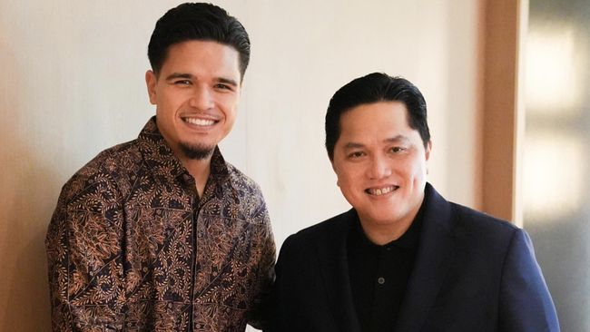 Calon pemain naturalisasi Ragnar Oratmangoen bertemu Ketua Umum PSSI Erick Thohir dan menyatakan siap membela Timnas Indonesia.