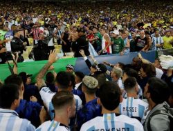 Suporter Rusuh di Brasil vs Argentina, Messi Cs Tinggalkan Lapangan