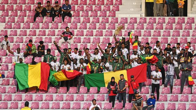 Suporter Mali di Piala Dunia U-17 2023 viral di dunia maya setelah meneriakkan makanan-makanan Indonesia seperti mie ayam, nasi goreng, dan nasi iwak.