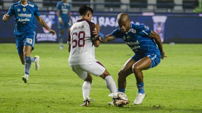 Bali United mengancam Persib Bandung setelah menang tipis 3-2 atas Arema FC pada pekan ke-21 Liga 1 2023/2024.