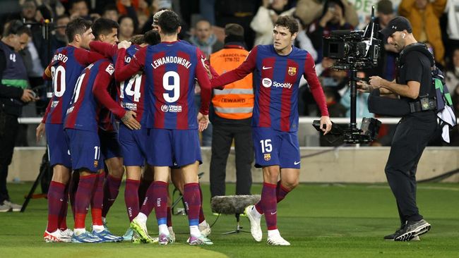 Klasemen Liga Spanyol mengalami perubahan usai Barcelona menang 3-2 atas tim juru kunci Almeria di Stadion Camp Nou, Kamis (21/12) dini hari WIB.