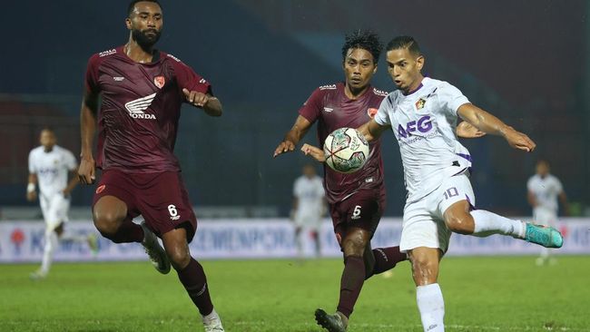 Bentrok Persik Kediri vs PSM Makassar pada pekan ke-23 Liga 1 di Stadion Brawijaya, Senin (18/12) sore WIB, masih mengalami penundaan.