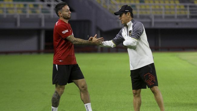 Shin Tae Yong kembali menunjukkan hak prerogatifnya di Timnas Indonesia dengan memanggil pemain-pemain dengan statistik lemah ke Piala Asia 2023 (2024).