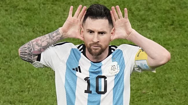 Lionel Messi melakukan selebrasi kontroversial dalam laga Argentina vs Belanda pada babak perempat final Piala Dunia 2022.