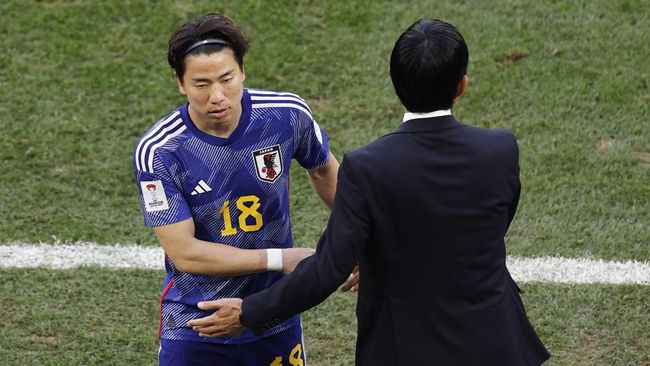 Striker Jepang Takuma Asano mengisyaratkan pertandingan lawan Timnas Indonesia seperti