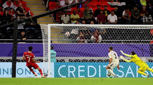Gol semata wayang yang dicetak Timnas Indonesia ke gawang Irak pada fase grup Piala Asia 2023 (2024) mendapat pujian netizen dunia.