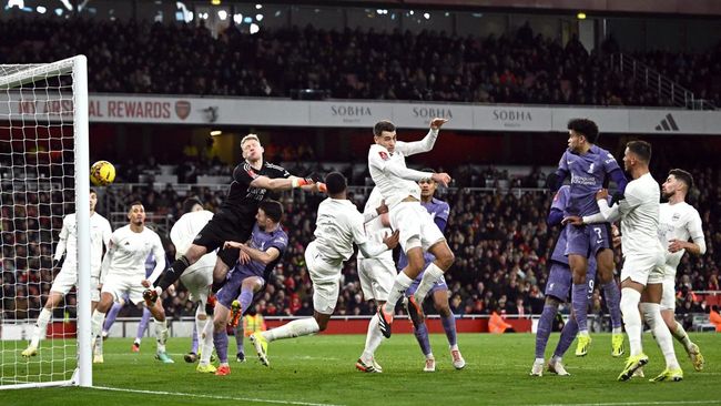 Liverpool membuat Arsenal tersingkir setelah menang 2-0 pada babak ketiga Piala FA di Stadion Emirates, London, Senin (8/1) dini hari WIB.