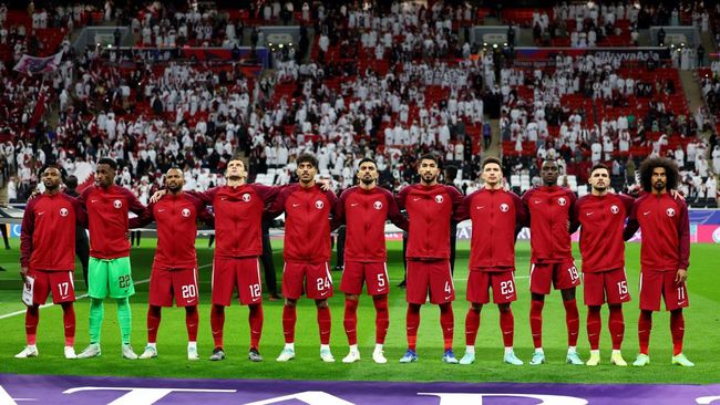 Timnas Qatar jadi yang pertama lolos ke babak 16 besar Piala Asia 2023 usai mengalahkan Tajikistan 1-0 di Stadion Al Bayt, Rabu (17/1).