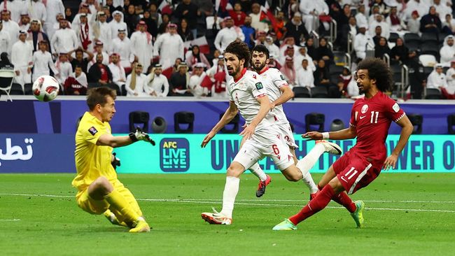 Qatar menang tipis 1-0 atas Tajikistan pada pertandingan kedua Grup A Piala Asia 2023 di Stadion Al Bayt, Rabu (17/1).