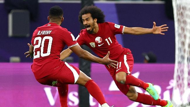 Akram Afif berhasil mencetak satu gol dan mengantar Qatar ke final Piala Asia. Berikut daftar top skor Piala Asia.