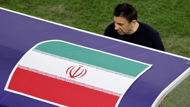 Pelatih Iran Amir Ghalenoei meminta maaf setelah tim asuhannya kalah dramatis dari Iran di semifinal Piala Asia 2023, Rabu (7/2).