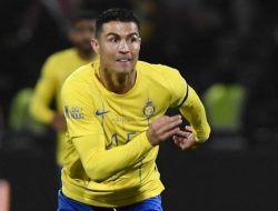 Ronaldo Nyaris Cetak Gol Spektakuler dari Tengah Lapangan