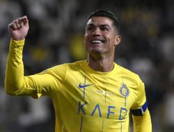 Viral Ronaldo Pamer Trofi Liga Champions dan Salam 5 Jari di Madrid
