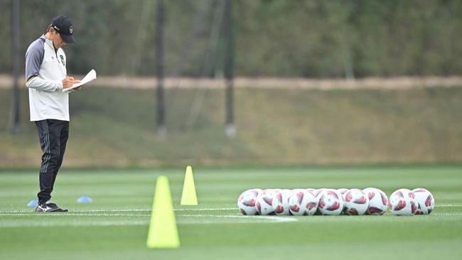 Pelatih Timnas Indonesia Shin Tae Yong menjawab rumor akan membayar denda kontrak demi melatih negara lain.
