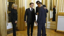 Presiden Prancis Emmanuel Macron membeberkan detail percakapannya dengan Kylian Mbappe pada jamuan makan malam yang dihadiri presiden PSG Nasser Al Khelaifi.