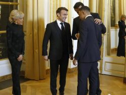 Macron Beberkan Percakapan dengan Mbappe di Istana Elysee